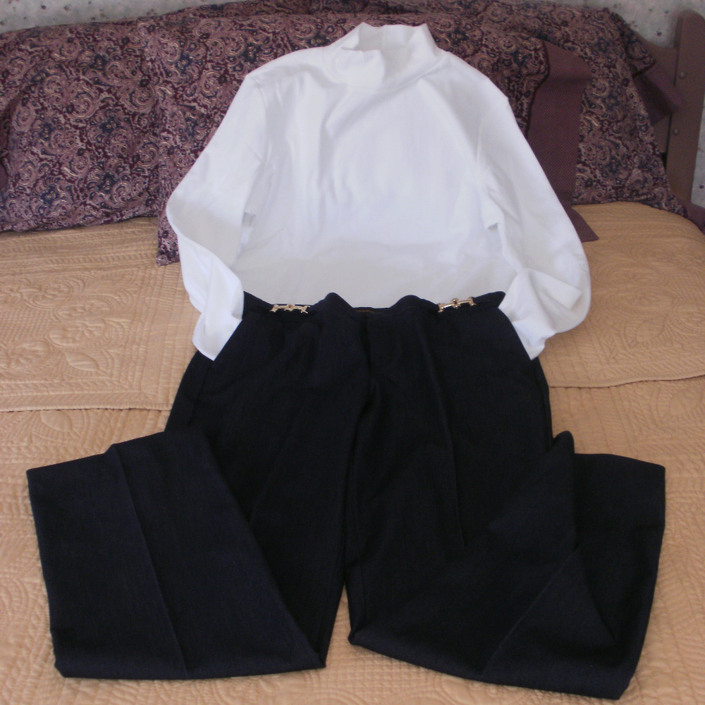 Casual Pants and Mock Turtleneck Womens/Misses